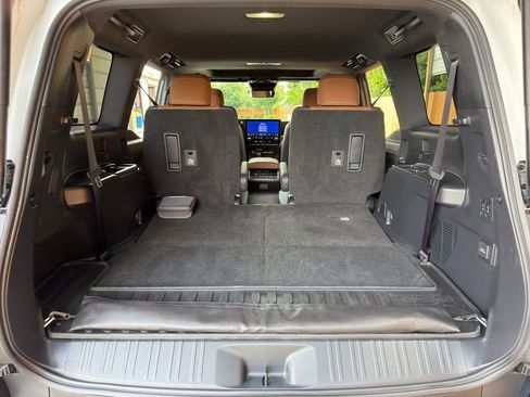 Used 2024 Lexus GX 550 w/ Accessory Package (31) AWD/4WD image 36