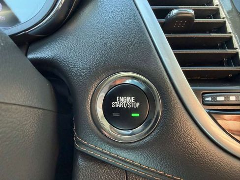 Used 2019 Chevrolet Trax LT w/ LT Convenience Package image 33