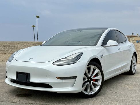 Used 2020 Tesla Model 3 Standard Range Plus RWD image 1