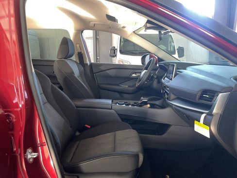 Used 2025 Nissan Rogue SV AWD/4WD image 17