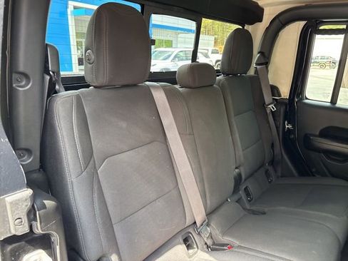 Used 2021 Jeep Gladiator Willys image 22