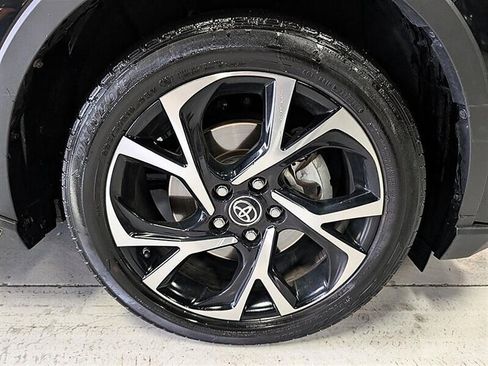 Used 2021 Toyota C-HR XLE FWD image 12