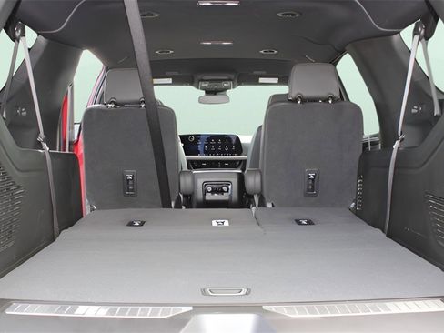 Used 2025 Chevrolet Suburban Premier image 15