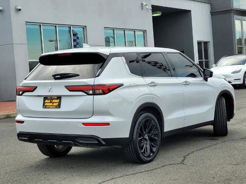 Used 2024 Mitsubishi Outlander SE Black Edition image 4