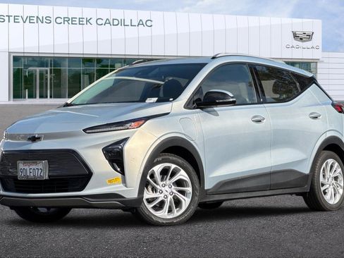 Used 2023 Chevrolet Bolt EUV LT w/ Comfort Package image 7