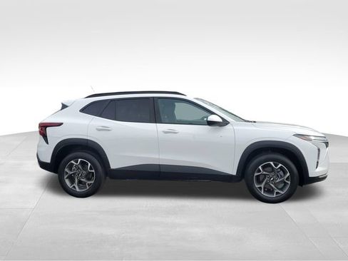 Certified 2024 Chevrolet Trax LT w/ Driver Confidence Package FWD image 6