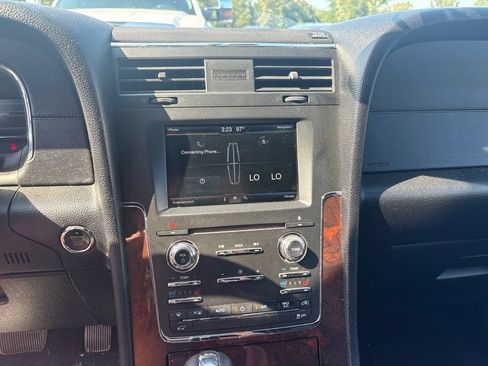 Used 2015 Lincoln Navigator 2WD image 10
