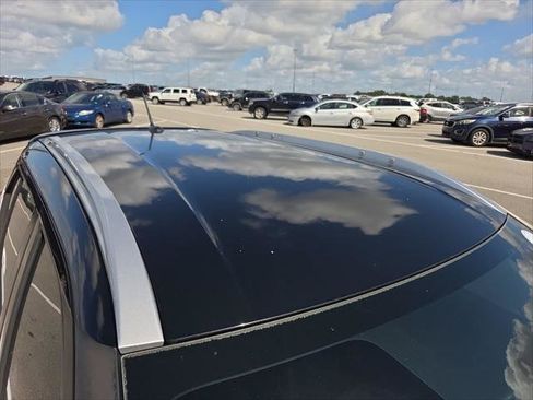 Used 2019 Nissan Kicks SR FWD image 11