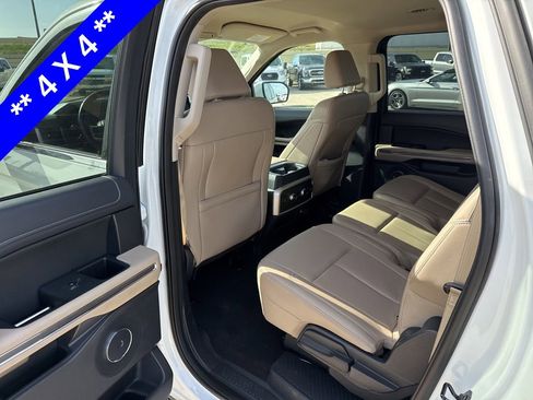 Used 2024 Ford Expedition Max XLT image 7