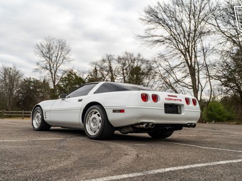 Used 1991 Chevrolet Corvette Coupe image 37
