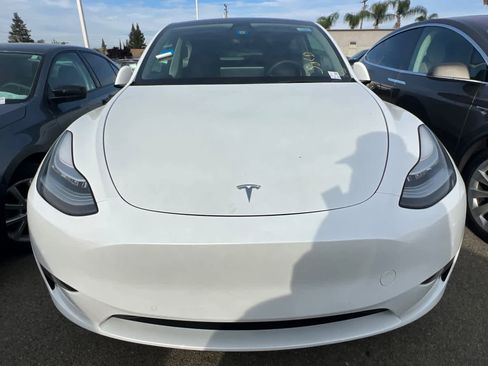 Used 2021 Tesla Model Y Long Range image 2