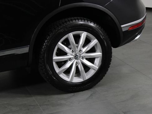 Used 2017 Volkswagen Touareg Sport AWD/4WD image 14