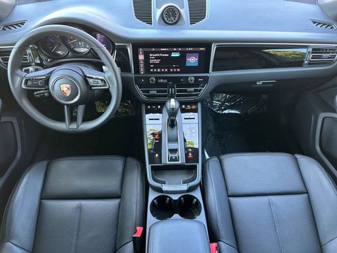 Certified 2025 Porsche Macan AWD/4WD image 6