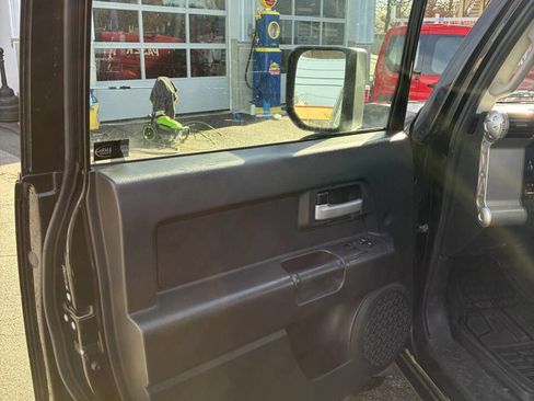 Used 2007 Toyota FJ Cruiser 4WD image 24