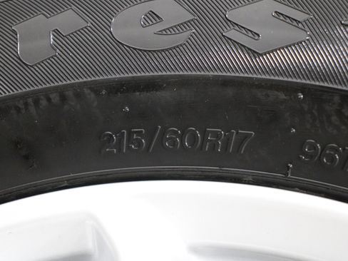 Used 2019 Jeep Renegade Latitude w/ Popular Equipment Group image 36