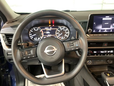 Used 2023 Nissan Rogue SV image 16