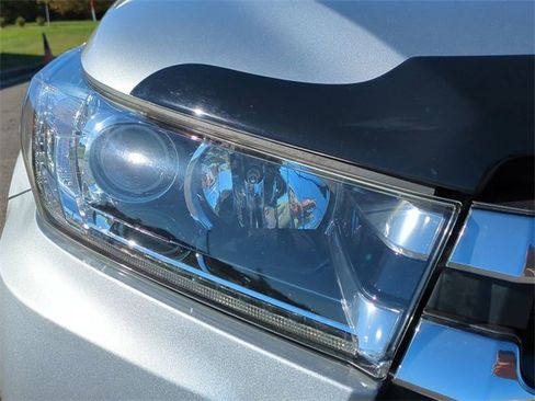 Used 2018 Toyota Highlander Limited Platinum image 9