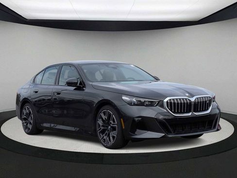 Used 2025 BMW i5 xDrive40 w/ M Sport Package image 2