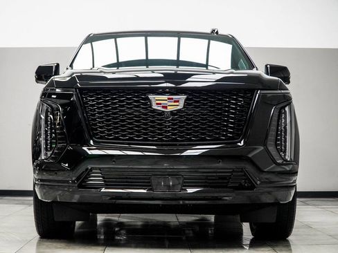 Used 2026 Cadillac Escalade Platinum Sport AWD/4WD image 4