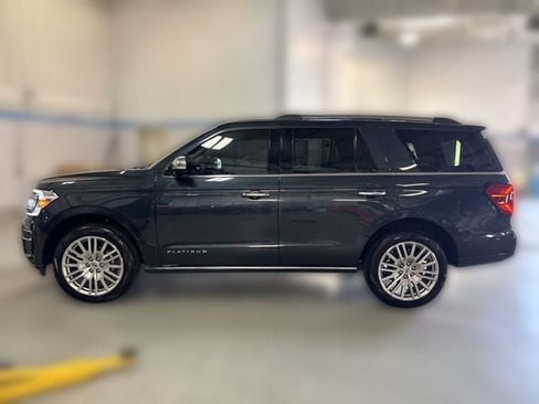 Used 2024 Ford Expedition Platinum AWD/4WD image 2