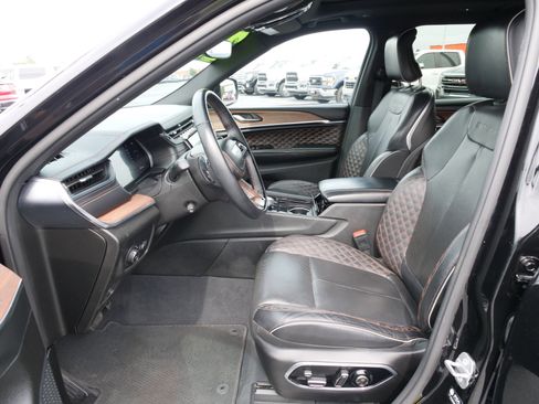 Used 2023 Jeep Grand Cherokee L Summit image 17