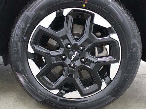 Used 2024 Kia Sorento S image 8