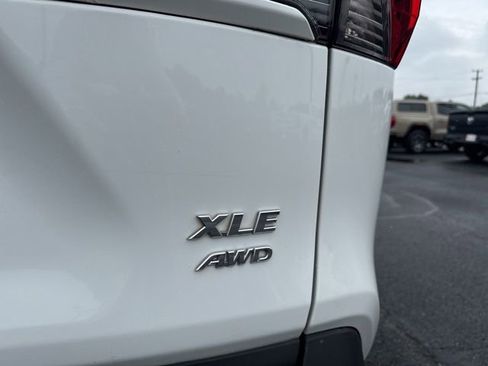 Used 2022 Toyota RAV4 XLE AWD/4WD image 8