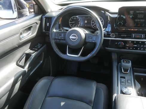 Used 2023 Nissan Pathfinder SL w/ Black Appearance Package AWD/4WD image 9