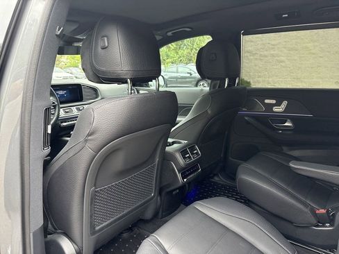 Used 2025 Mercedes-Benz GLS 450 4MATIC image 13
