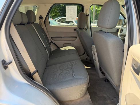 Used 2010 Ford Escape XLS FWD image 11
