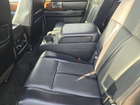 Used 2017 Lincoln Navigator L Select image 18