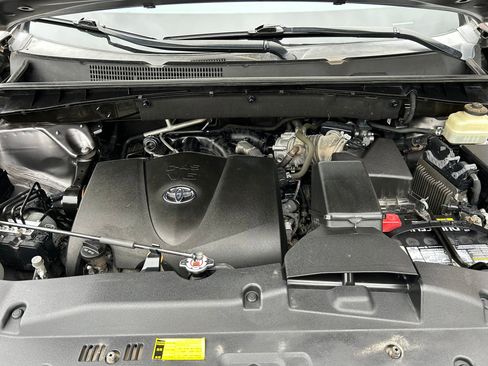 Used 2018 Toyota Highlander Limited Platinum image 33