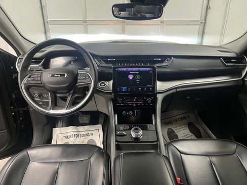 Used 2023 Jeep Grand Cherokee Limited image 19