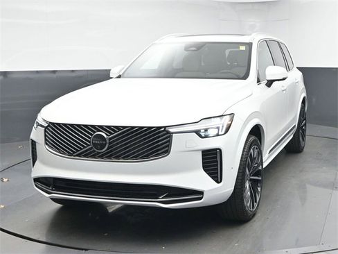 New 2026 Volvo XC90 B6 Plus image 3