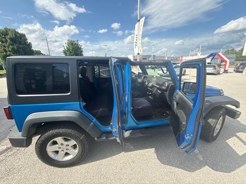 Used 2015 Jeep Wrangler Unlimited Sport w/ Quick Order Package 24S AWD/4WD image 4