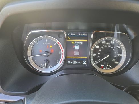 Used 2019 Nissan Titan SV w/ SV Convenience Package AWD/4WD image 15