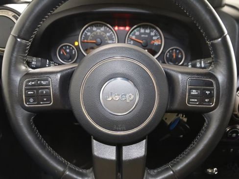 Used 2016 Jeep Wrangler Unlimited Sahara image 37