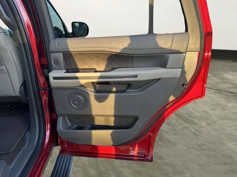 Used 2019 Ford Expedition Limited w/ Equipment Group 301A AWD/4WD image 22