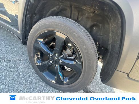 Used 2023 Jeep Grand Cherokee Altitude AWD/4WD image 23