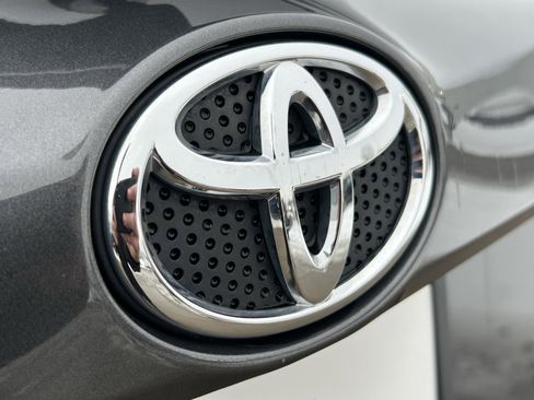 Certified 2018 Toyota RAV4 LE image 7