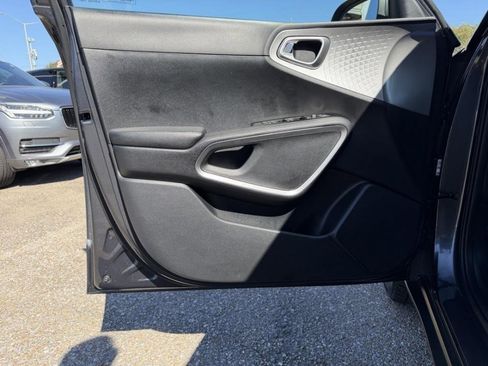 Used 2023 Kia Soul S image 14