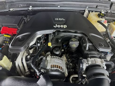 Used 2020 Jeep Gladiator Rubicon w/ Dual Top Group AWD/4WD image 29