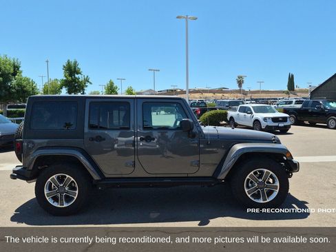 Used 2018 Jeep Wrangler Unlimited Sport AWD/4WD image 4