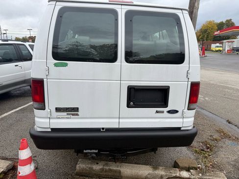 Used 2009 Ford E-350 and Econoline 350 Extended Wagon Super Duty image 6