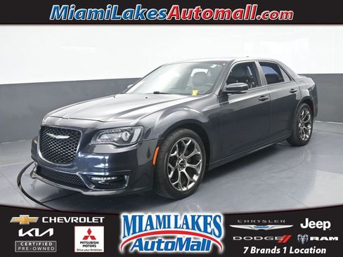 Used 2018 Chrysler 300 S w/ 300S Premium Group RWD image 1