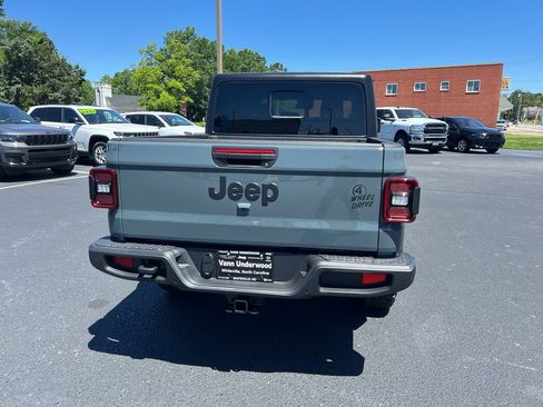 New 2025 Jeep Gladiator Sport image 5