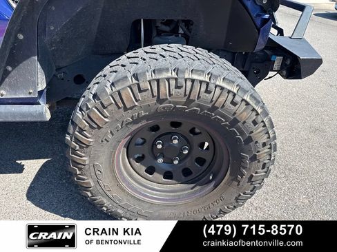 Used 2018 Jeep Wrangler Sport AWD/4WD image 9