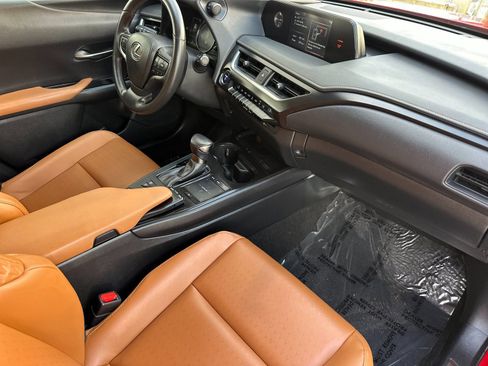 Used 2022 Lexus UX 250h w/ Accessory Package (Z2) AWD/4WD image 18