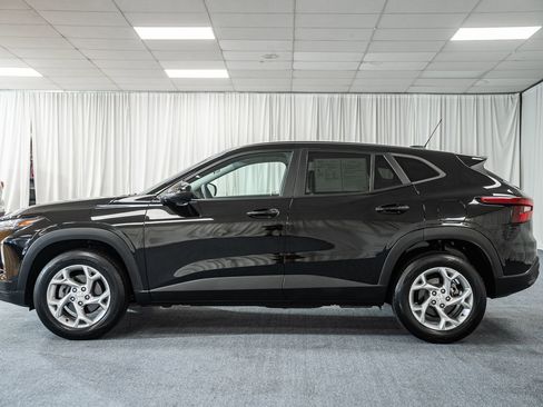 Used 2024 Chevrolet Trax LS w/ LS Convenience Package image 4