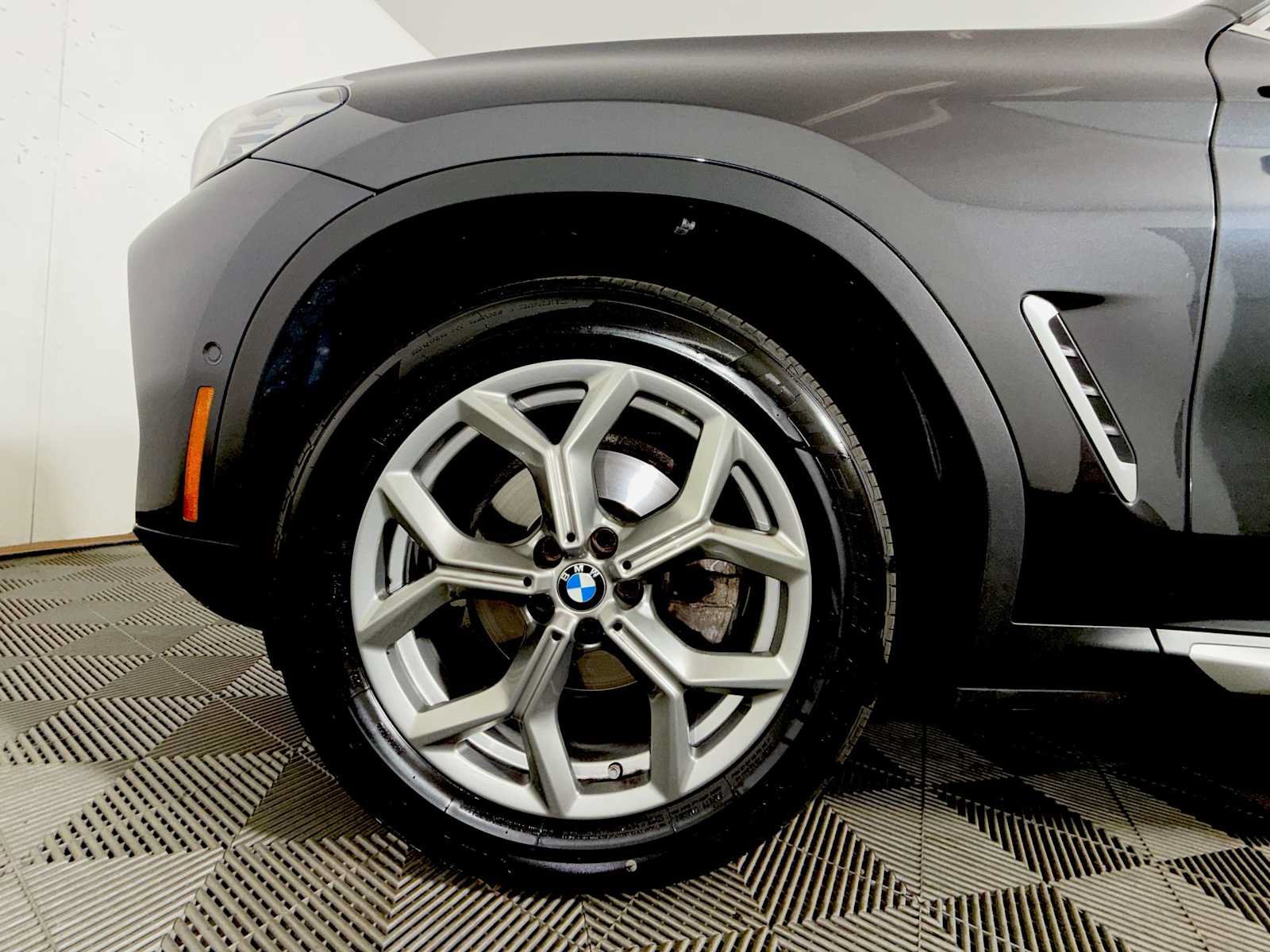 Used 2024 BMW X4 xDrive30i w/ Parking Assistance Package AWD/4WD image 8